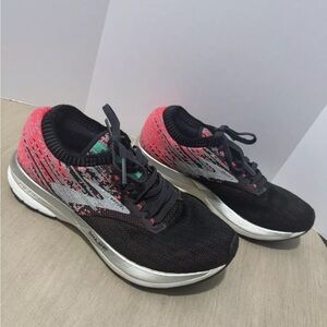 Size 6 - Brooks Ricochet Black/Pink